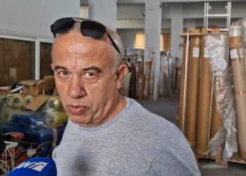 Θεσσαλονίκη: Κρεμάστηκε σε αυτοκίνητο για να σταματήσει τους ληστές – Τον έσερναν για 4 χιλιόμετρα