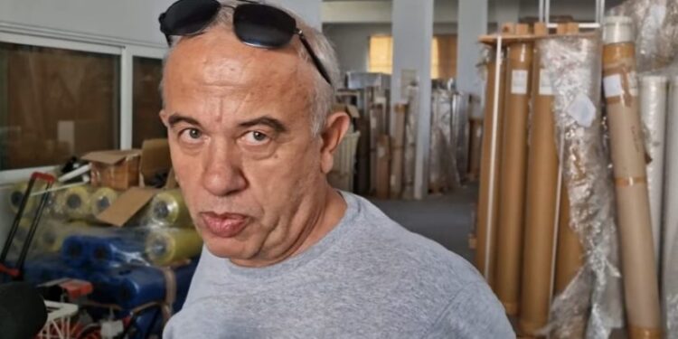 Alldaynews.gr Θεσσαλονίκη: Κρεμάστηκε σε αυτοκίνητο για να σταματήσει τους ληστές – Τον έσερναν για 4 χιλιόμετρα