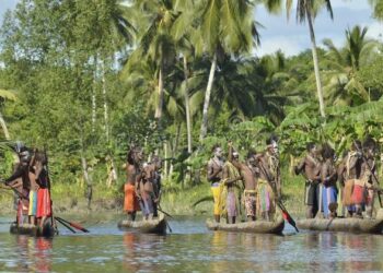 Φυλή Asmat: Τρώει τη σάρκα των εχθρών της και κοιμάται πάνω σε ανθρώπινα κρανία[video]