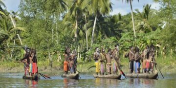 Φυλή Asmat: Τρώει τη σάρκα των εχθρών της και κοιμάται πάνω σε ανθρώπινα κρανία[video]