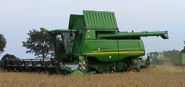 Τραγωδία με 2 Νεκρούς: Καταπλακώθηκαν απο θεριστική μηχανή