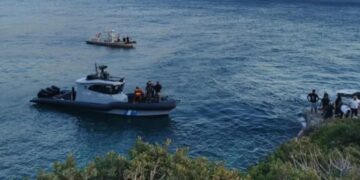 Συντριβή ελικοπτέρου στη Σάμο: Διασώθηκε ο πιλότος – Νεκροί δύο επιβαίνοντες – Αγνοείται το τέταρτο μέλος[Φωτογραφίες]