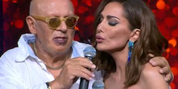 Alldaynews.gr Δέσποινα Βανδή: Έβαλε τα κλάματα στο Chart Show