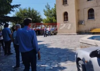 Κηδεία 49χρονου στην Πάτρα: Απαρηγόρητα τα μέλη της οικογένειας – Είχε πεθάνει και η αδελφή του πριν λίγους μήνες