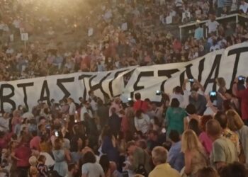 «Βιαστής είναι»-Χαμός στην Επίδαυρο με διαμαρτυρία κατά του Λιγνάδη[video]