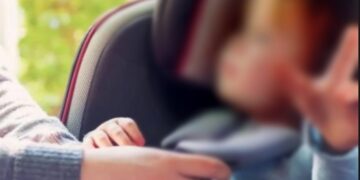 Απίστευτη Τραγωδία: Αφηρημένος πατέρας… ξέχασε βρέφος στο αυτοκίνητο και πέθανε απο θερμοπληξία