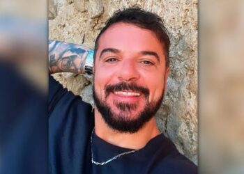 Τριαντάφυλλος: Χορεύει πάνω στην μπάρα και του ανάβουν βεγγαλικά