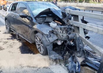 Τρεις τραυματίες σε τροχαίο στον Παράδεισο Αμαρουσίου – «Σμπαράλια» το αυτοκίνητο[photos]