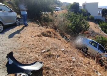 Σύρος: Σταμάτησαν να δουν τη θέα και βρέθηκαν στον γκρεμό[photos]