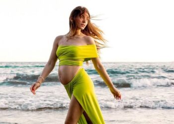 Ιωάννα Σιαμπάνη: Ποζάρει με εσώρουχα λίγο πριν γεννήσει![photos]