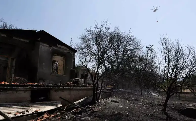 Φωτιά στη Λέσβο: Εκκενώνεται η Βρίσα – Μαίνεται η μεγάλη πυρκαγιά