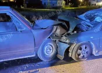 Λάρισα: Μετωπική αγροτικού με αυτοκίνητο – Στο νοσοκομείο ζευγάρι με τα δύο παιδιά του