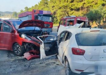 Χαλκιδική: Νεκρός 27χρονος σε σφοδρή σύγκρουση αυτοκινήτου με mini bus[photos]