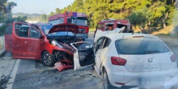 Χαλκιδική: Νεκρός 27χρονος σε σφοδρή σύγκρουση αυτοκινήτου με mini bus[photos]