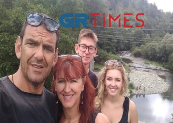 Alldaynews.gr Πανελλήνιες 2022: 46χρονη πέρασε στην ίδια σχολή με το γιο της – «Τη διάβαζε» η κόρη της