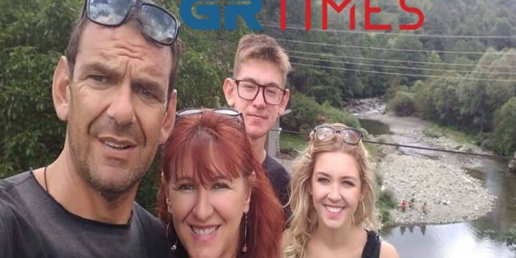 Alldaynews.gr Πανελλήνιες 2022: 46χρονη πέρασε στην ίδια σχολή με το γιο της – «Τη διάβαζε» η κόρη της