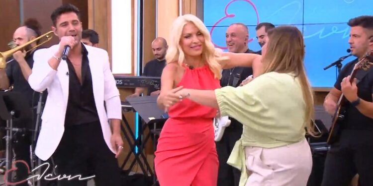 Ελένη Μενεγάκη: Εισέβαλε στο πλατό η Δανάη Μπάρκα και έγινε Χαμός!![video]