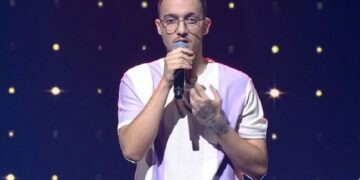 X Factor: Τραγούδησε και φεύγοντας από την σκηνή έπεσε στο πάτωμα