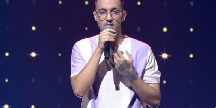 X Factor: Τραγούδησε και φεύγοντας από την σκηνή έπεσε στο πάτωμα