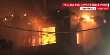Alldaynews.gr Φωτιά στην Πεντέλη: Σπίτι παραδίδεται στις φλόγες – Τρομακτικό βίντεο