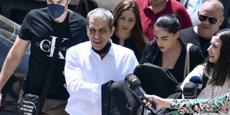 Αδαμαντίδης-Τρελή Ατάκα: «Βρε, καλώς τα παιδάκια!» είπε σε δημοσιογράφους στην Ευελπίδων