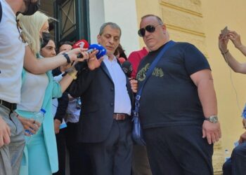 Θέμης Αδαμαντίδης: Ελεύθερος αλλά….Απαγορεύεται να πλησιάσει τη σύντροφο του στα 100 μέτρα!!