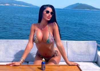 Χάζεψε όλη η Μύκονος – Δεν άφησε πολλά στη φαντασία η Ιωάννα (φωτο)