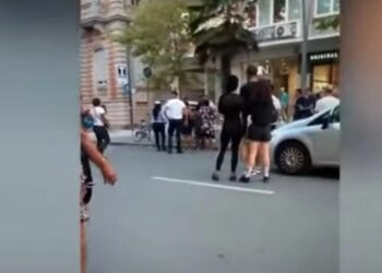 Alldaynews.gr Σοκαριστικό έγκλημα: 32χρονος στραγγάλισε άνθρωπο που ζητιάνευε και οι περαστικοί τραβούσαν βίντεο (σκληρές εικόνες)