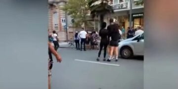 Σοκαριστικό έγκλημα: 32χρονος στραγγάλισε άνθρωπο που ζητιάνευε και οι περαστικοί τραβούσαν βίντεο (σκληρές εικόνες)