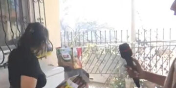 Alldaynews.gr Κάηκε το σπίτι της αλλά δεν έχασε το αίσθημα φιλοξενίας: Πρόσφερε παγωτό σε ρεπόρτερ (video)