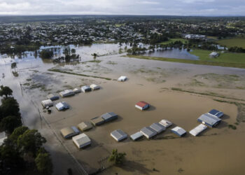Αυστραλία: Χιλιάδες άνθρωποι καλούνται να εγκαταλείψουν τα σπίτια τους λόγω των πλημμυρών (video)