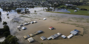 Alldaynews.gr Αυστραλία: Χιλιάδες άνθρωποι καλούνται να εγκαταλείψουν τα σπίτια τους λόγω των πλημμυρών (video)