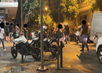 Ξύλο οικογενειών σε παιδική χαρά της Θεσσαλονίκης για μία μπάλα: Συμπλοκές με καδρόνια και μπουκάλια (video)