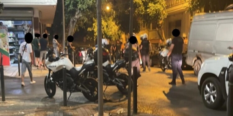 Alldaynews.gr Ξύλο οικογενειών σε παιδική χαρά της Θεσσαλονίκης για μία μπάλα: Συμπλοκές με καδρόνια και μπουκάλια (video)
