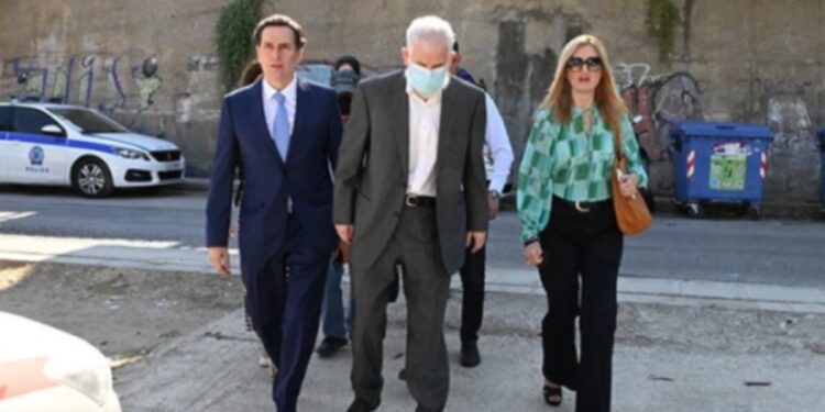 Πέτρος Φιλιππίδης: Στο δικαστήριο χωρίς χειροπέδες – Νέα μαρτυρία εναντίον του[video]