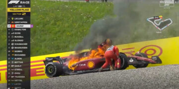 Formula 1: Στις φλόγες η Ferrari του Κάρλος Σάινθ