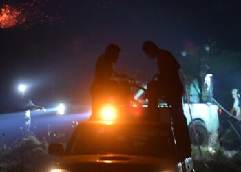 Φωτιά στην Πεντέλη: Στο 401 πυροσβέστης με αναπνευστικά προβλήματα