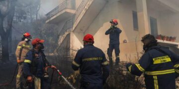 Alldaynews.gr Φωτιά στη Λέσβο: Εκκενώνεται η Βρίσα – Μαίνεται η μεγάλη πυρκαγιά