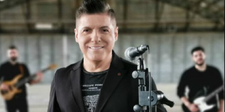 Δύσκολες ώρες για τον τραγουδιστή Δημήτρη Γιώτη: Νοσηλεύεται με σοβαρό πρόβλημα υγείας