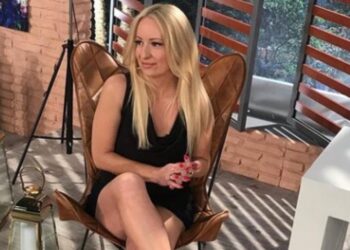 Μας Τρέλανε η Αφροδίτη Γραμμέλη! Με μπικίνι στην παραλία-Με αθλητικό κολάν και μπουστάκι στο γυμναστήριο