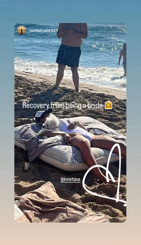 Κόνι Μεταξά: «Λιπόθυμη» στην παραλία μία ημέρα μετά τον γάμο της με τον Μάριο Καπότση (φωτο)