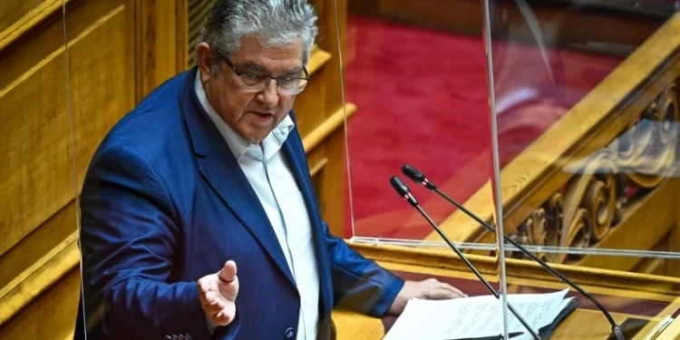 Alldaynews.gr Κουτσούμπας σε Μητσοτάκη για ακρίβεια: «Το πιτόγυρο πήγε 3,5€, σουβλάκια δεν τρώτε, βενζίνη δεν βάζετε;» (vid)