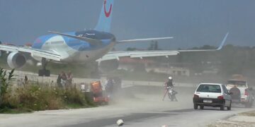 Alldaynews.gr Βίντεο ντοκουμέντο από την εκτίναξη της τουρίστριας στο αεροδρόμιο της Σκιάθου (video)