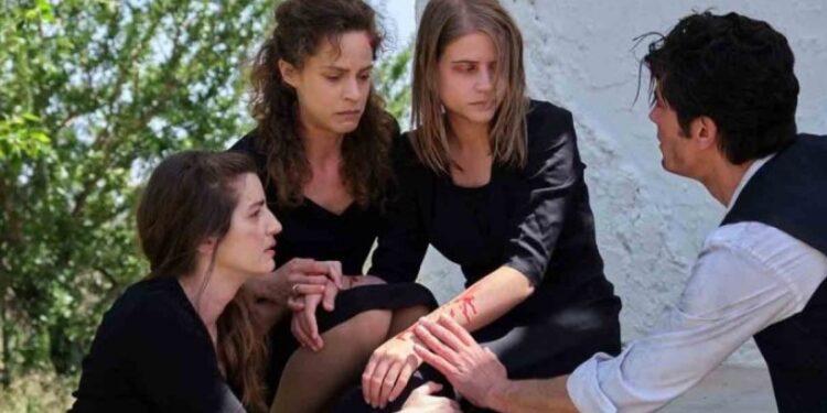 Απίστευτο! Στις Άγριες Μέλισσες δεν υπήρχε χωριό-Πως έγιναν τα γυρίσματα[video]