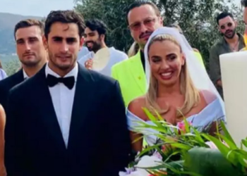 Κόνι Μεταξά: «Λιπόθυμη» στην παραλία μία ημέρα μετά τον γάμο της με τον Μάριο Καπότση (φωτο)