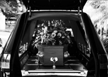 Αχώριστοι στη ζωή, αχώριστοι και στο θάνατο: Δίδυμοι πέθαναν με τρεις ώρες διαφορά-«Θα σε δω σύντομα»