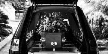 Alldaynews.gr Αχώριστοι στη ζωή, αχώριστοι και στο θάνατο: Δίδυμοι πέθαναν με τρεις ώρες διαφορά-«Θα σε δω σύντομα»