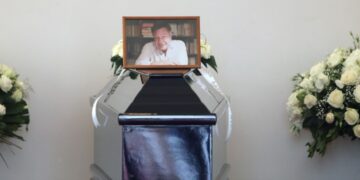 Ηλίας Νικολακόπουλος: Θρήνος στο τελευταίο «αντίο»[Φωτογραφίες]