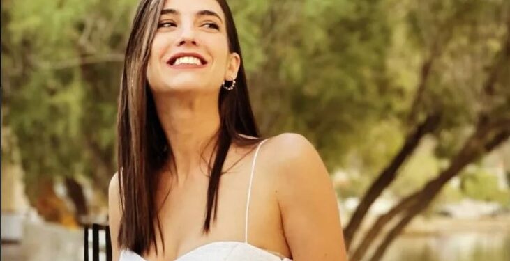 Alldaynews.gr Αναστασία Παντούση: Ποζάρει τόπλες στην παραλία και ”ρίχνει” το Instagram!