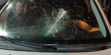 Alldaynews.gr Θεσσαλονίκη: Επίθεση σε αστυνομικούς στη Μενεμένη – Έσπασαν περιπολικό – Τραυματίστηκε ο ένας (φωτο)